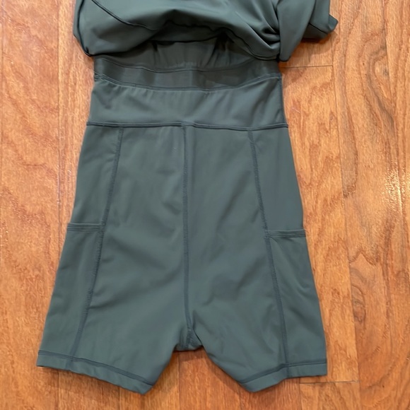 FLX Extra Small Green Activewear Dress with Shorts with Pockets No Pads Stretch - Picture 14 of 15